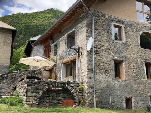 Spacious 100 m2 loft, quiet natural setting.