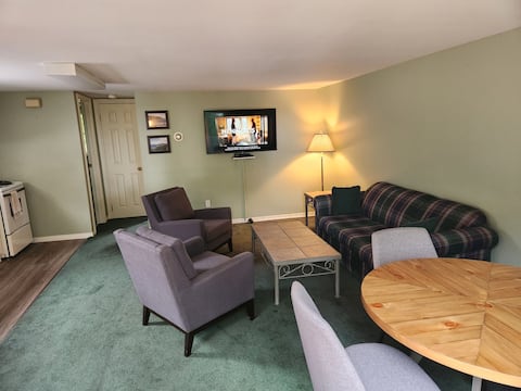 Top Airbnb: Lake Hideaway. in St. Catharines