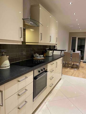 Luxury Home SPA jacuzzi sauna EXCEL Canary Wharf 6 gallery image 5