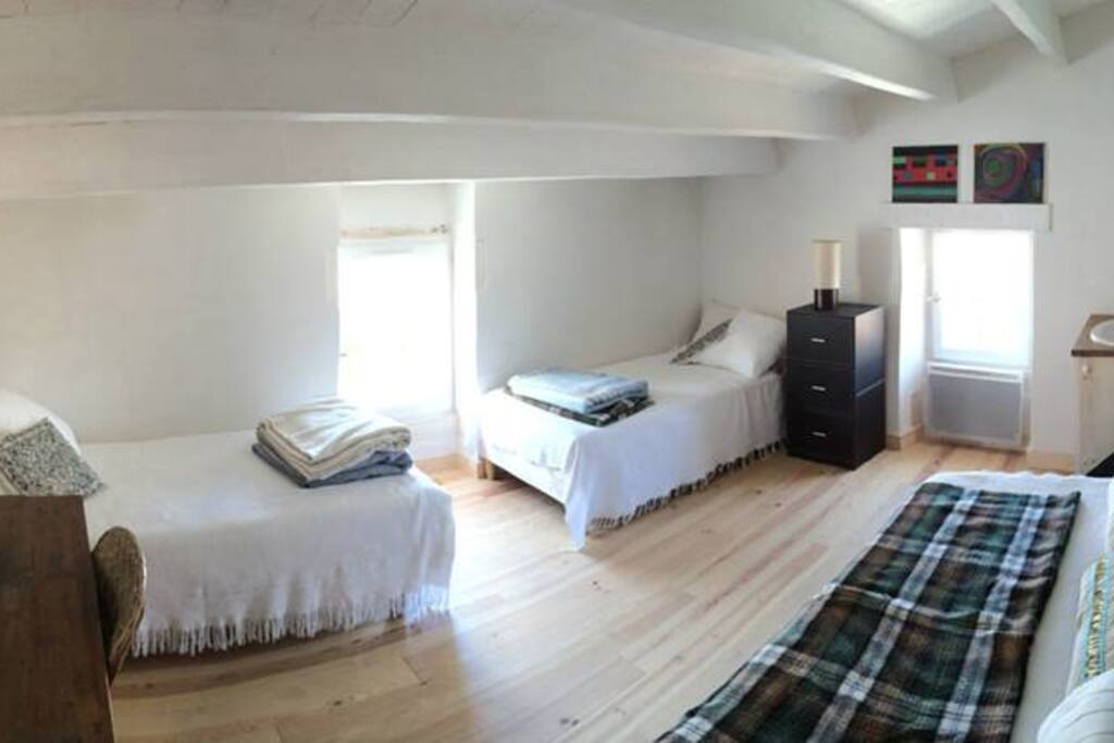 chambre à 3 lits pour les enfants