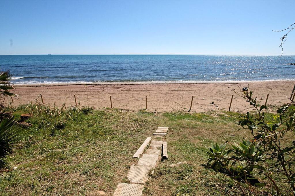 Access to the beach from the house