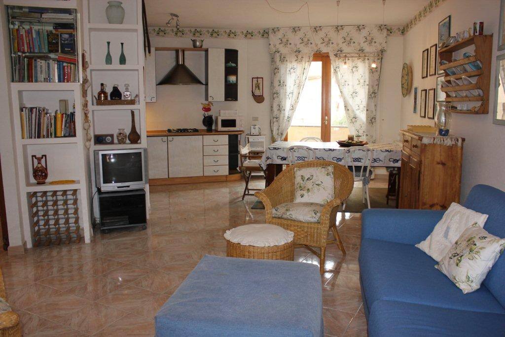 locale unico cucina soggiorno