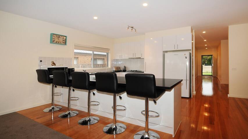 Divine Peninsula Townhouse Retreat gallery image 2