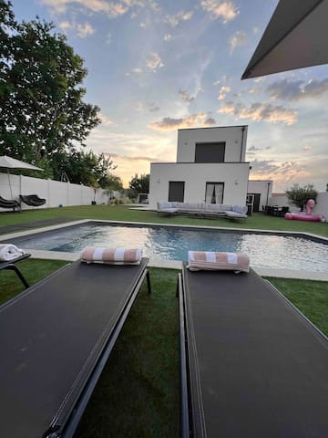 Villa moderne avec piscine