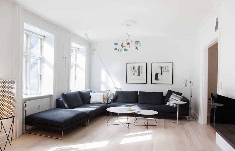 Charming central townhouse gallery image 2