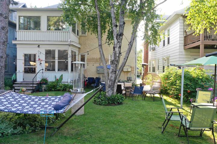 Entire Pleasant Mansion 9BR UT/DT By Lux Life gallery image 4