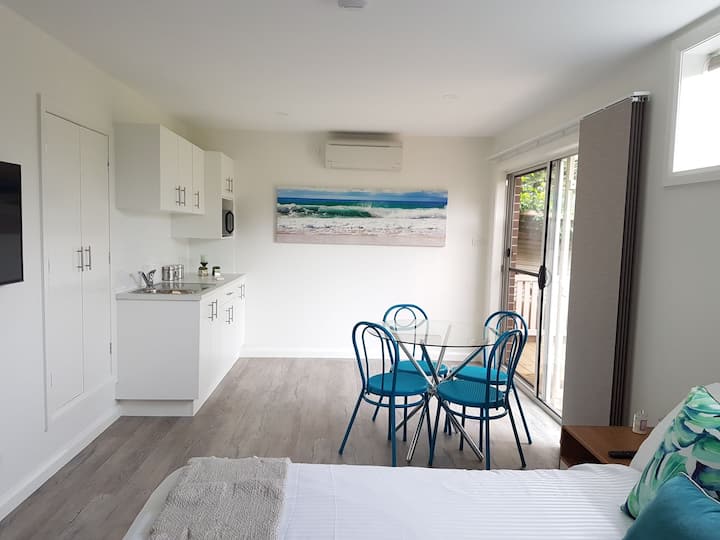Tasman Pond Luxury Escape Pet Friendly Guest suites for Rent in Port Macquarie, New South