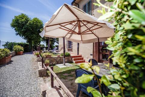 Casa Luna with view over Tuscany Hills and Sea