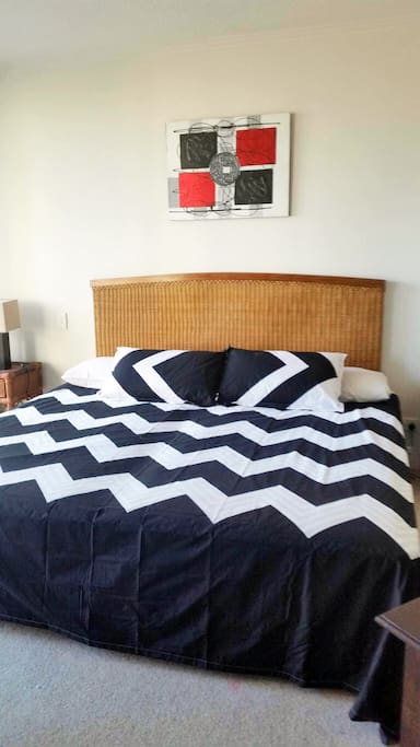 King Bed or Can split into Two King Singles.