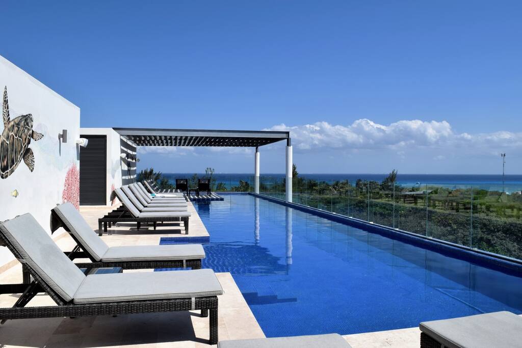 rooftop swimming pool, large enough for swimming laps, beautiful sea view & plenty of lounge chairs