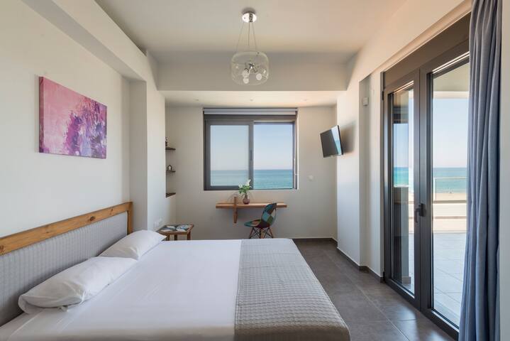 Villa al Mare.Private Beach sunbeds and umbrellas! gallery image 4