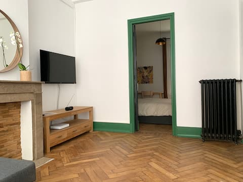 Top Airbnb: Douai: beautiful apartment facing the train station in Douai