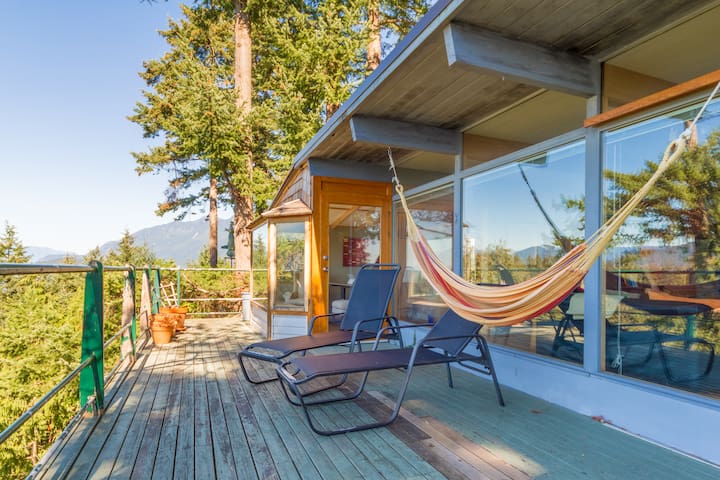 Secluded West Coast 3Bedroom w/ views + fireplace