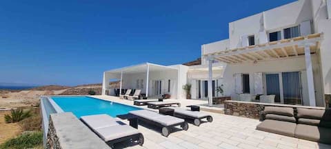 Beautiful villa with breathtaking views in Syros