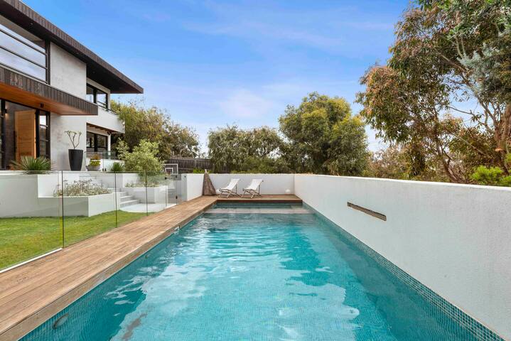 Beach Dreams- Beach, Spa, Pool, Gym + Cinema