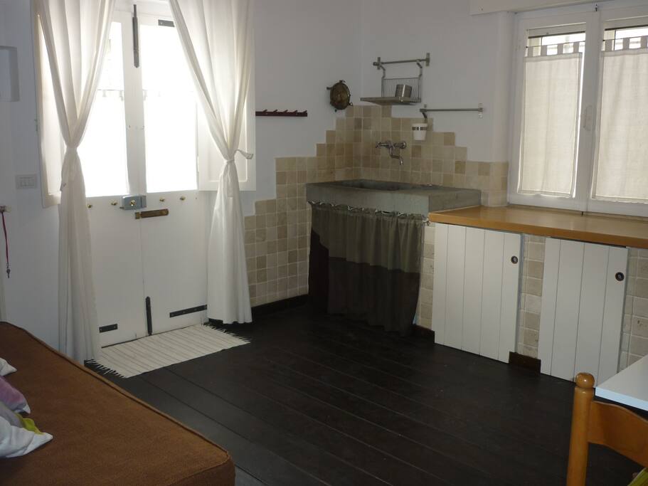 Cucina - soggiorno con divano letto