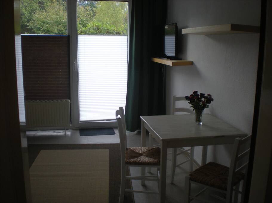 Blick aus der Diele ins Zimmer