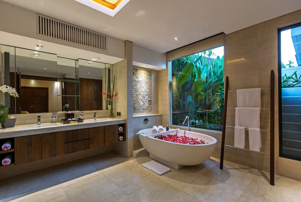Bathroom - Maser Bedroom