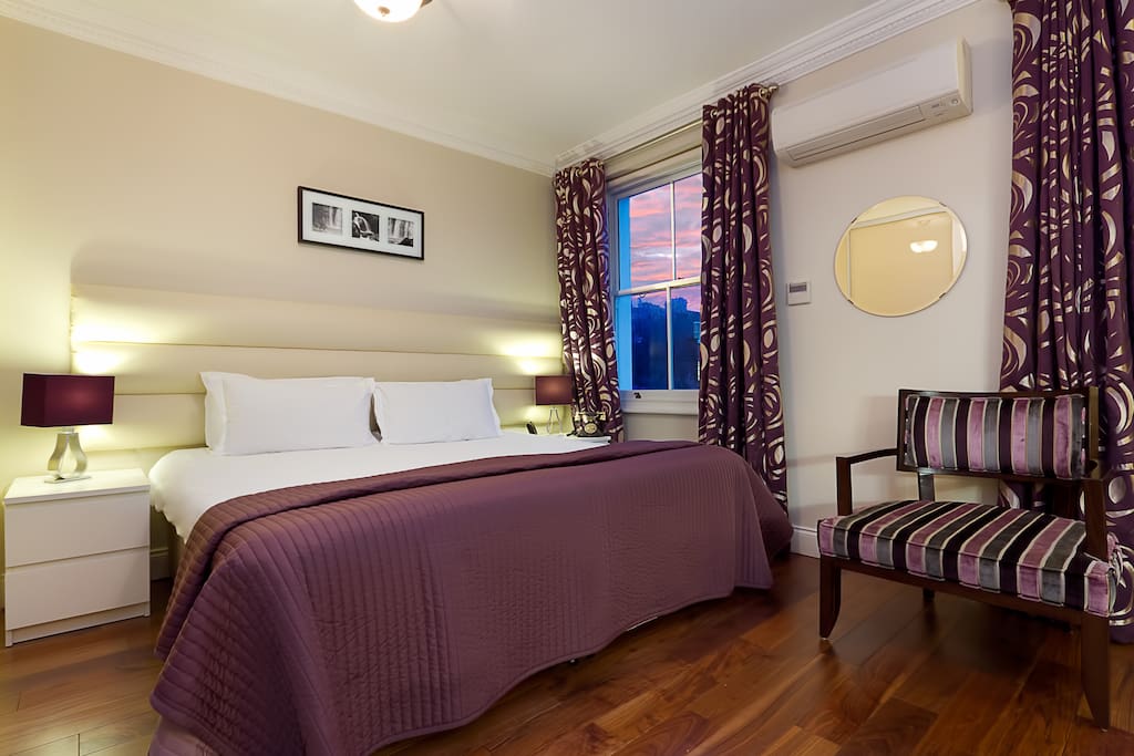 King size bed, clean bed linen included.