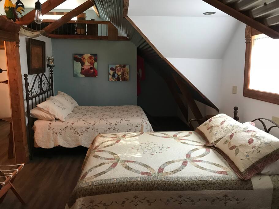 Twin, queen size beds