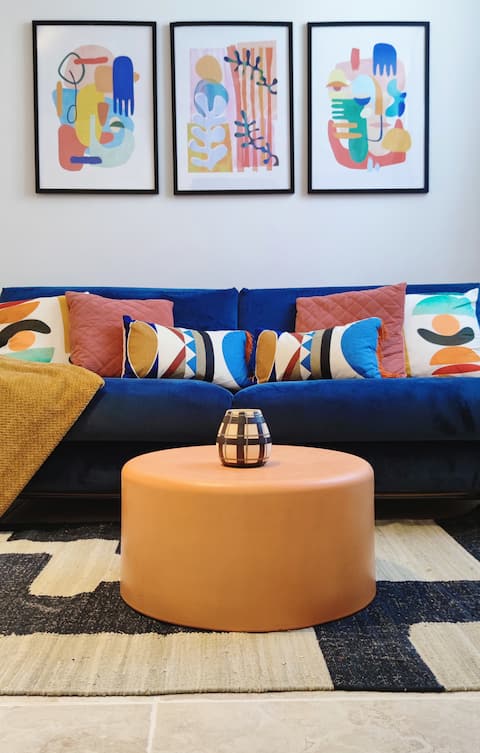 Colorful apartment 20 minutes from Paris