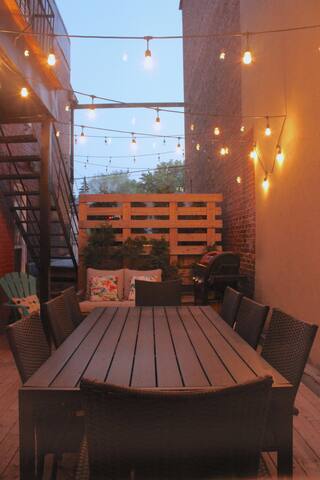 MTLVR #14 | Prime location, terrace, A/C, BBQ gallery image 4