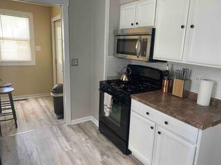 North Buffalo 3 Bed House with Central AC and Driveway, photo 5 of 23