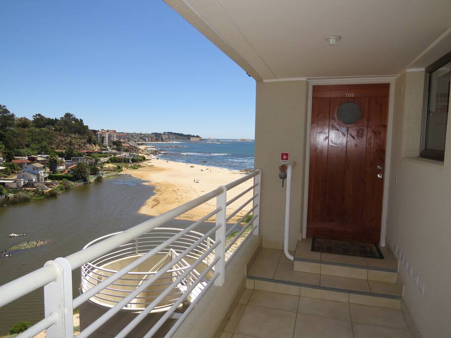 Private secure entrance - Floor 7 - South corner for the Ultimate View!