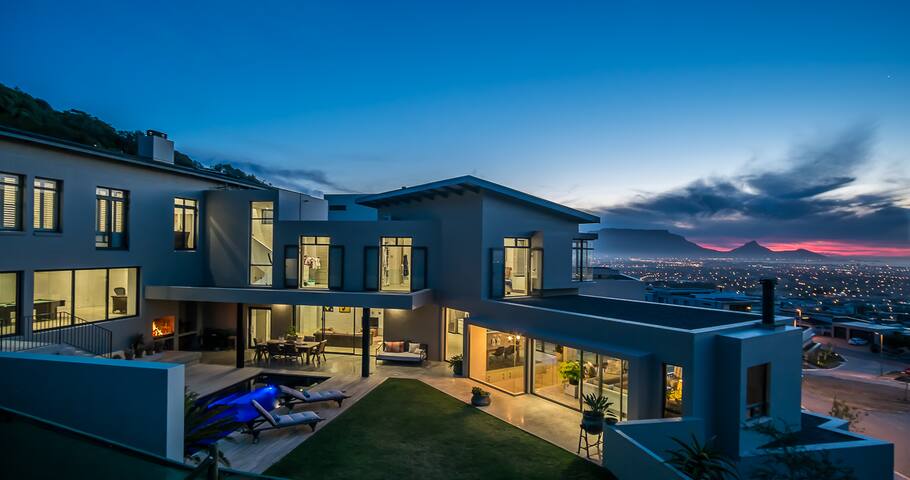 Luxury Family Home with views of Table Mountain gallery image 2