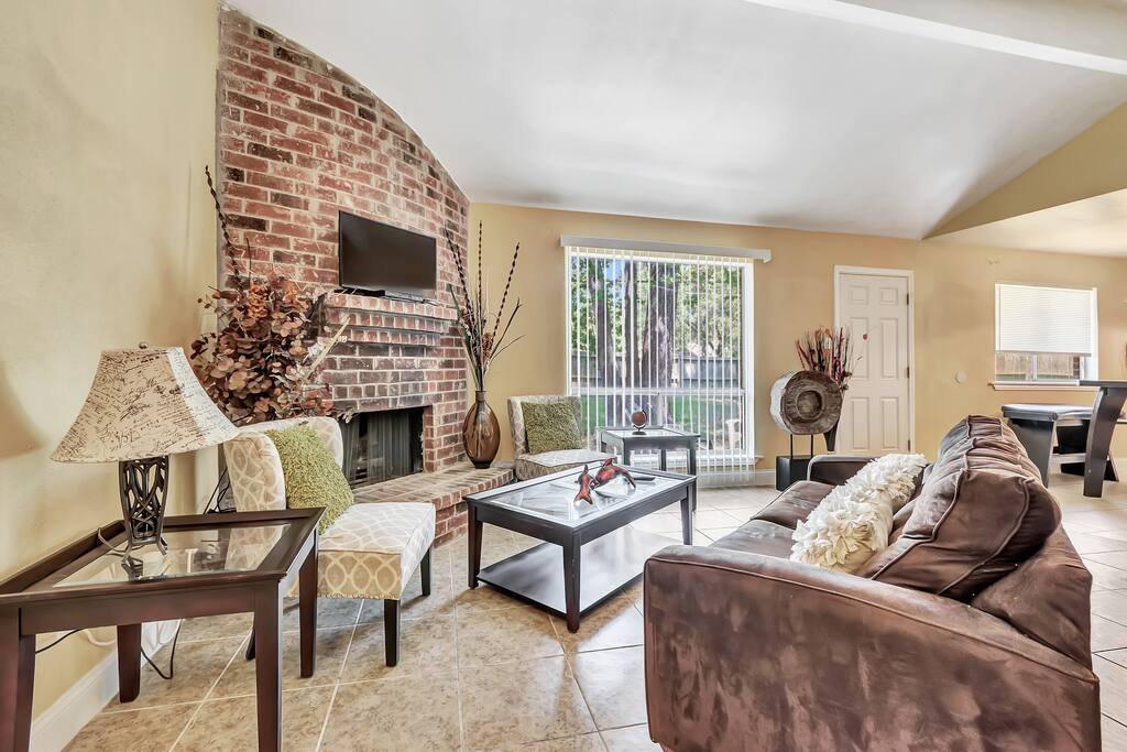 Open Living Area w/ great view of large back yard