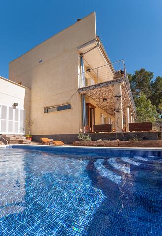 LUXURY VILLA IN PORTALS NOUS gallery image 2