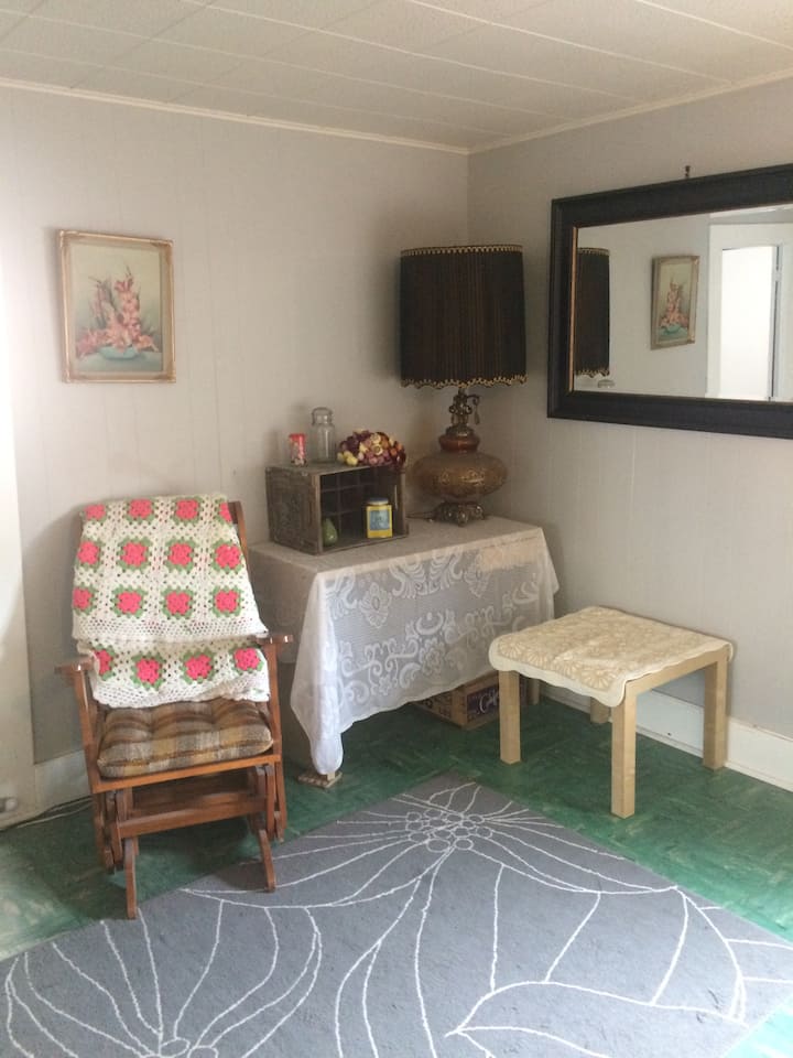 Cozy And  Vintage  Spot In The Heart Of Ottawa - 