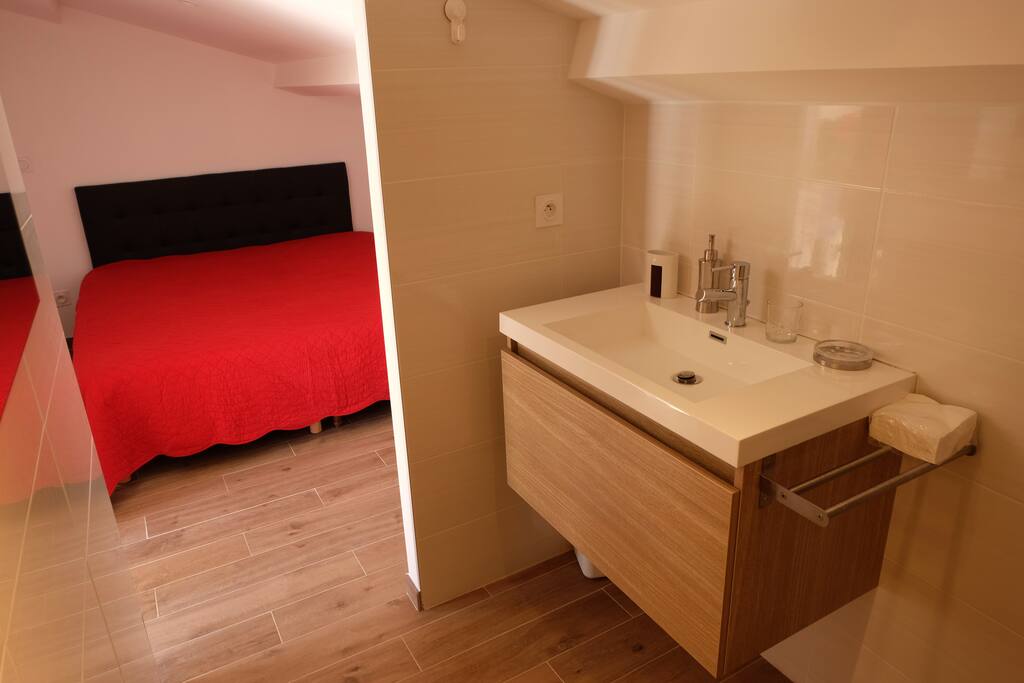 Chambre et salle de bain