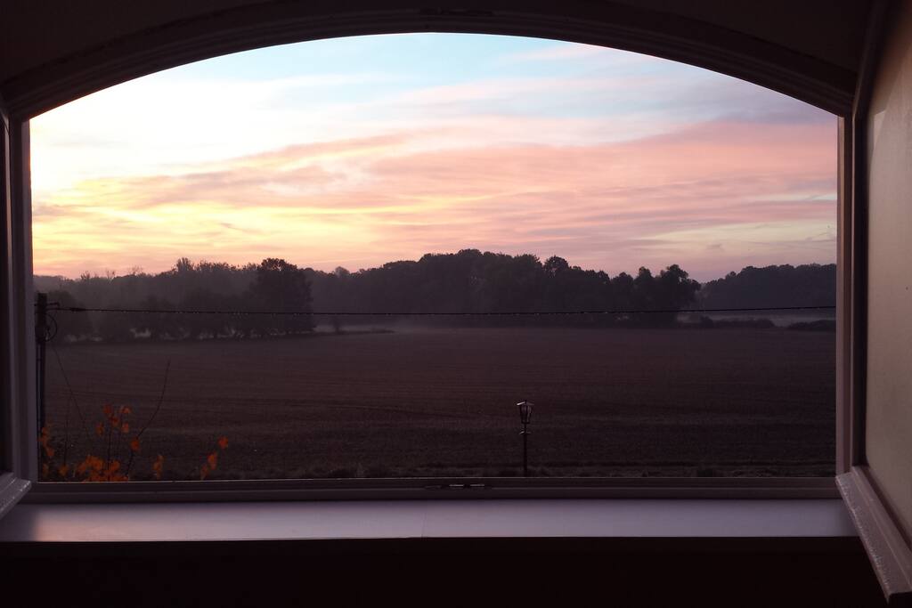 Ihr Blick aus dem Rundbogenfenster - wechselndes Licht, wechselnde Pfade
