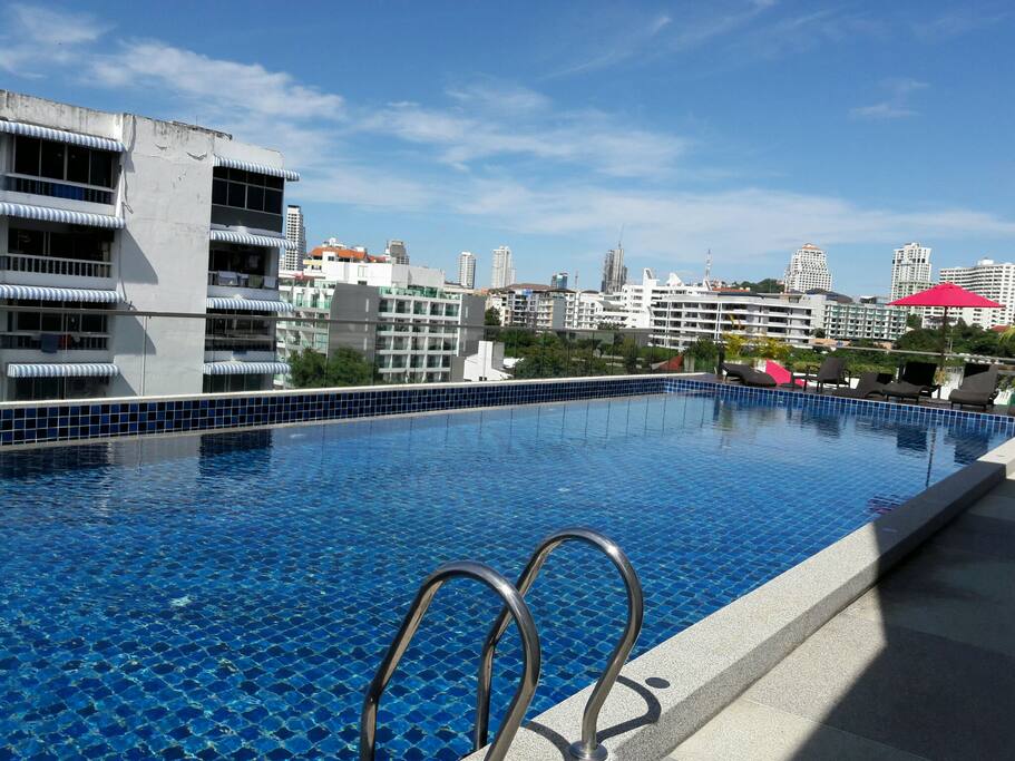 Roof top pool