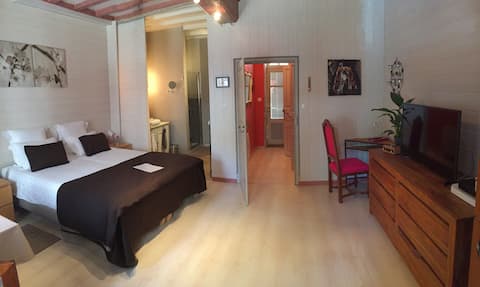 Successful Airbnb property: Nice private room in Côte D’or