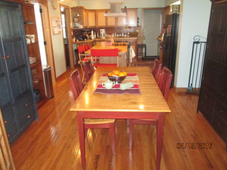 Kithcen w/ seating for 7