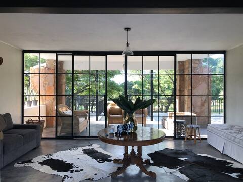 Stylish bush lodge in the Magaliesberg