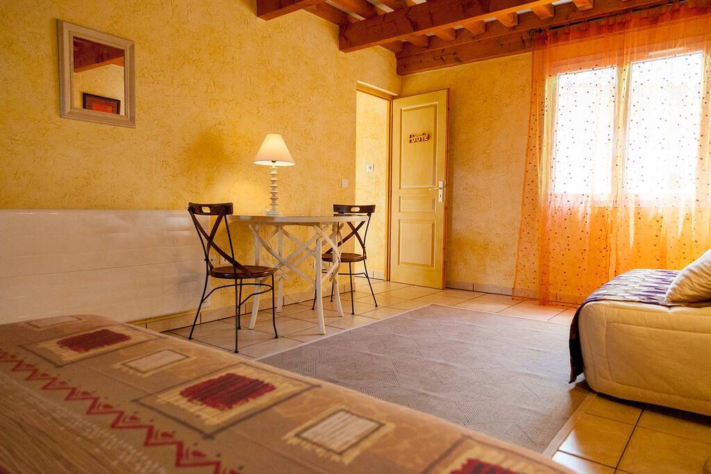 http://chambresdhotes-beaujolais.com/
La chambre Honorine