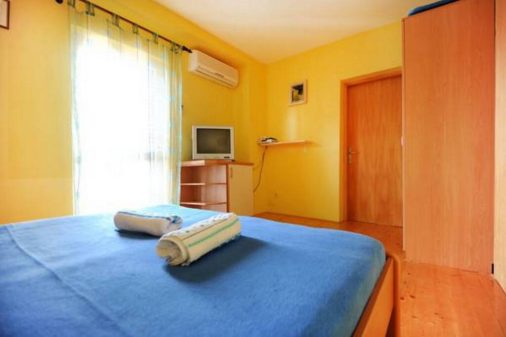 Comfy bedroom with queen size bed