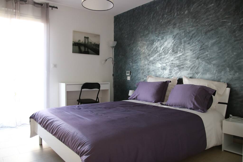 La chambre de 12,5 m² avec lit de 160 cm
