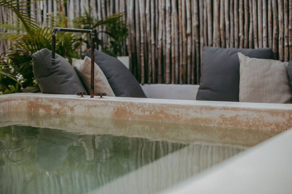 Private rooftop splash pool