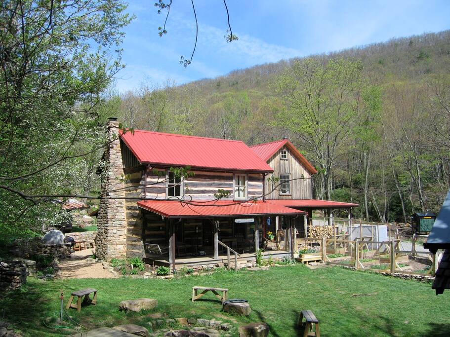 The Main Cabin where the Loft is Lcoated
