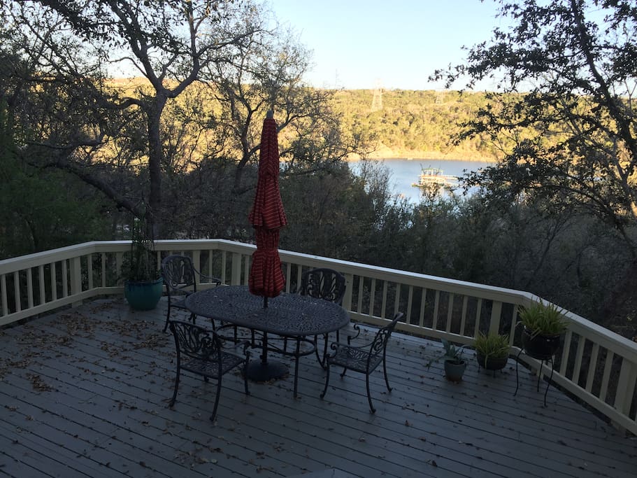 Large back deck with seating.