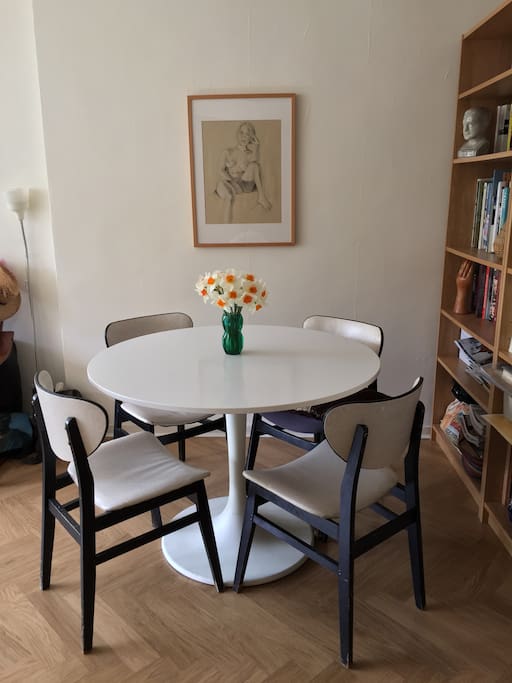 Communal dining area in the lounge.