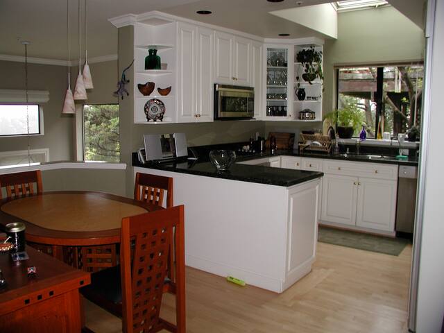 Home in Montclair, Oakland Hills gallery image 4