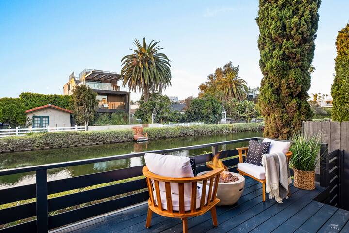 Resort Style Villa in Venice Canals-Right By Beach gallery image 3