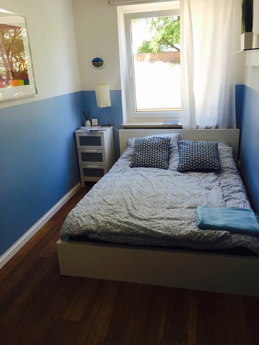 Guest room with bed (140x200 cm)