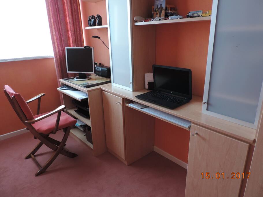 bureau à votre disposition avec accès WIFI