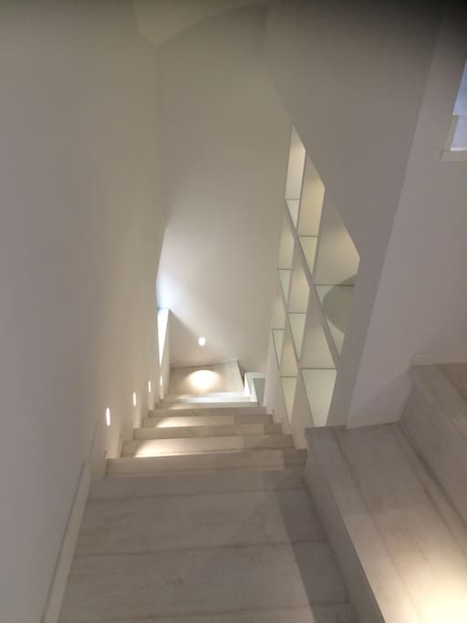 hall en entrance stairs